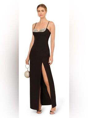 Adrianna Papell Long Crepe Sweetheart neck Black Gown Silver Bust. Size 2.  NWT.